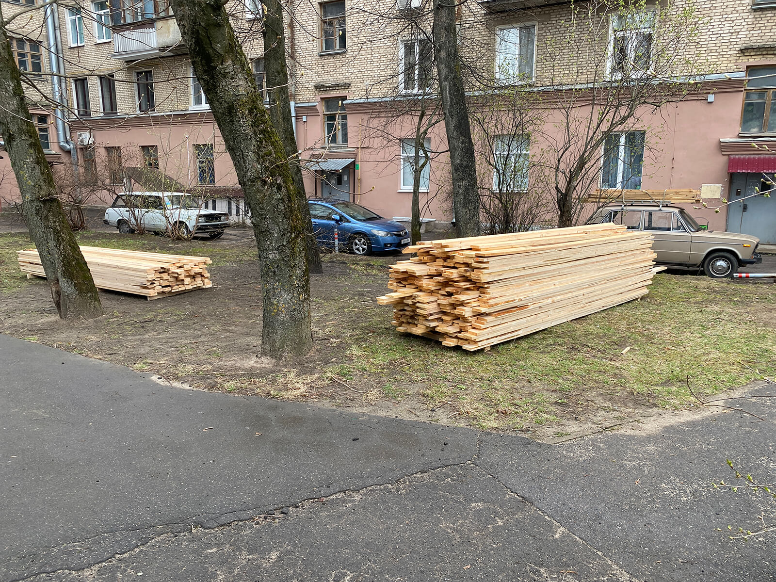 Выгрузка пиломатериалов в Минске, ул. Чичерена